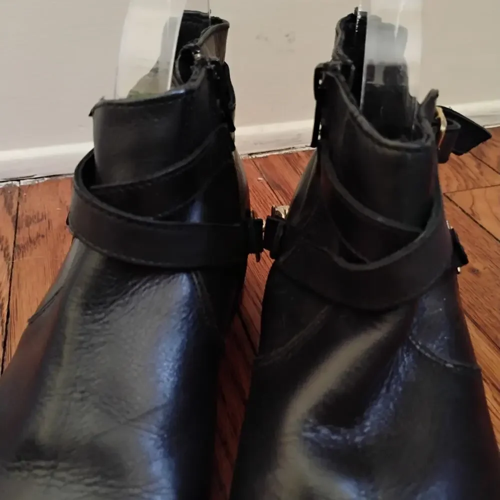 Steve Madden Black Leather Chain Moto Ankle Boots Size 8 Biker 1in Heel
